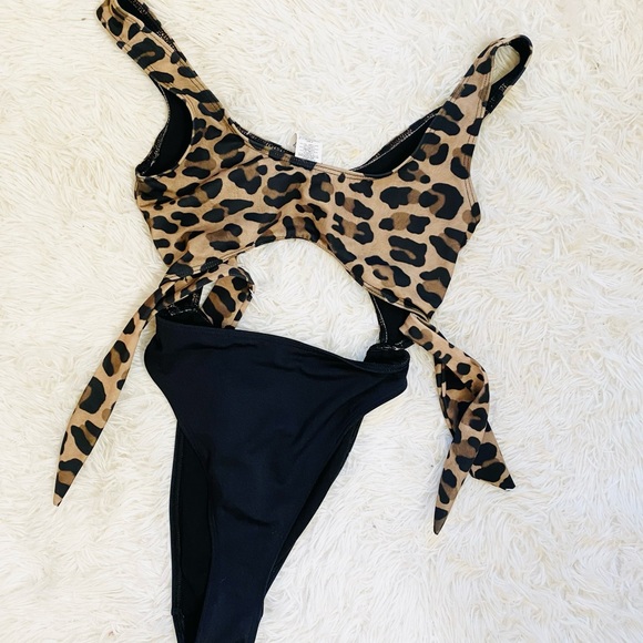 Nasty Gal Leopard Cutout One Piece Swimsuit - Picture 4 of 6